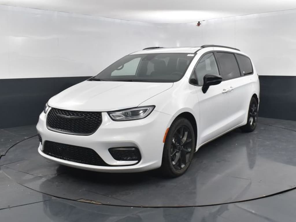 Used 2025 Chrysler Pacifica Limited Van Passenger Van