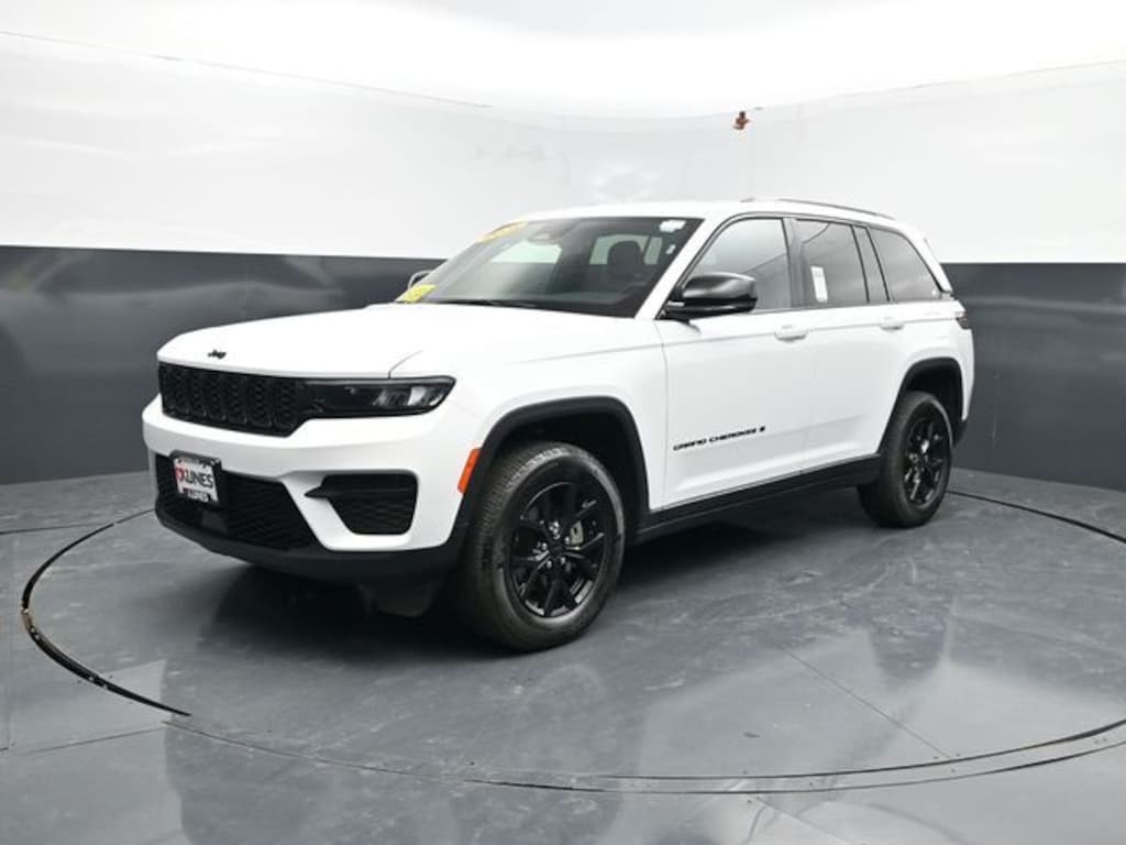 Used 2025 Jeep Grand Cherokee Laredo SUV