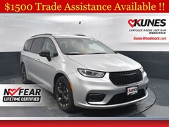 2026 Chrysler Pacifica Select Passenger Van