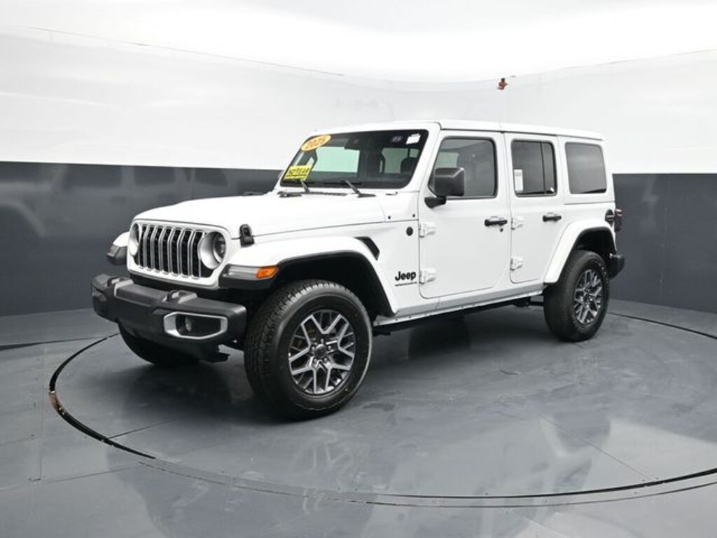 Used 2025 Jeep Wrangler Sahara SUV