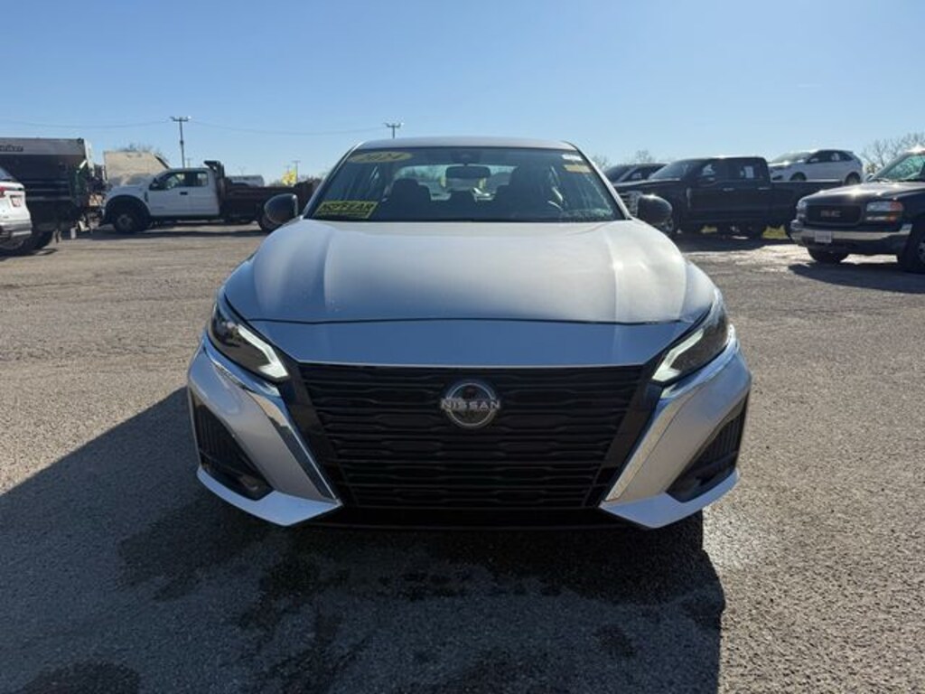 Used 2024 Nissan Altima 2.5 SV Sedan