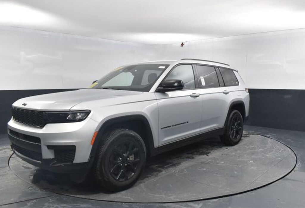 Used 2024 Jeep Grand Cherokee L Laredo SUV