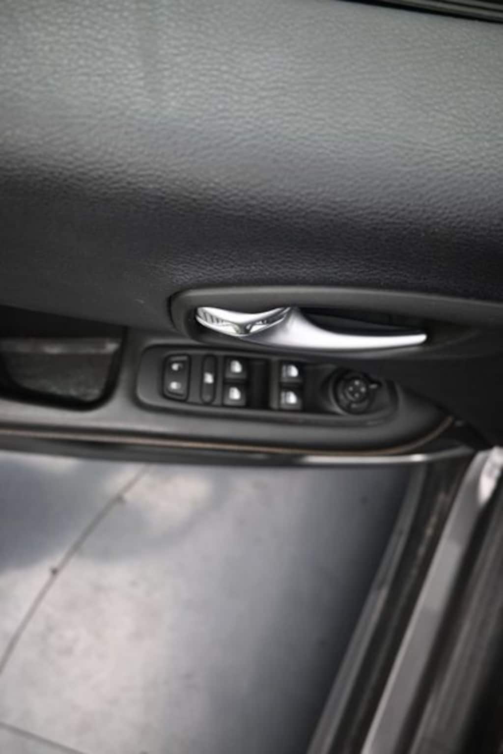 Used 2018 Jeep Compass Latitude 4x4 SUV
