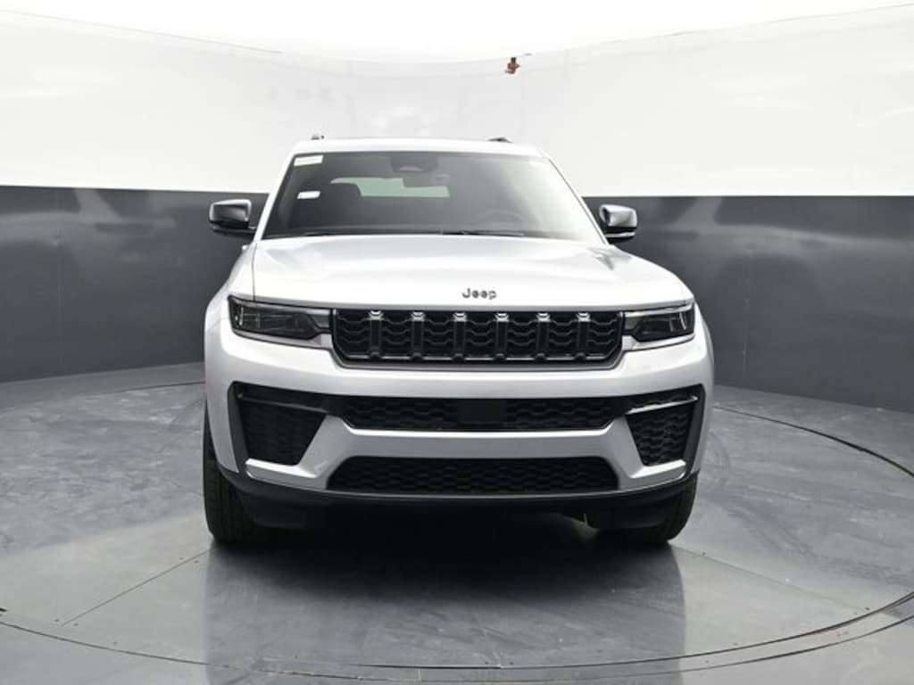 New 2026 Jeep Grand Cherokee Laredo Sport Utility