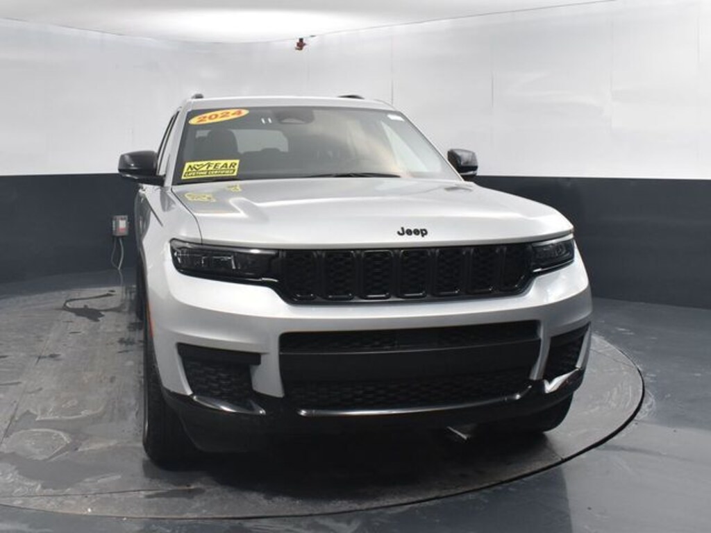 Used 2024 Jeep Grand Cherokee L Laredo SUV