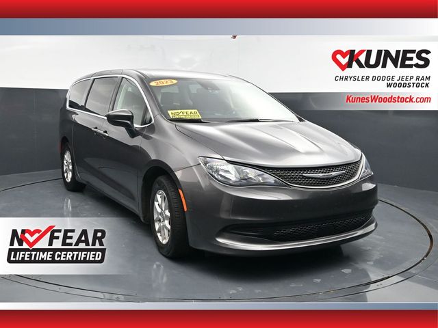 2023 Chrysler Voyager LX's photo