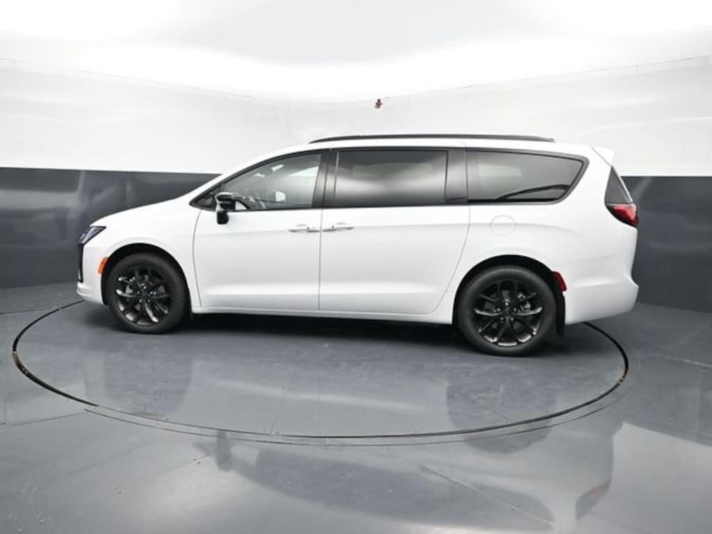 New 2027 Chrysler Pacifica Limited Passenger Van