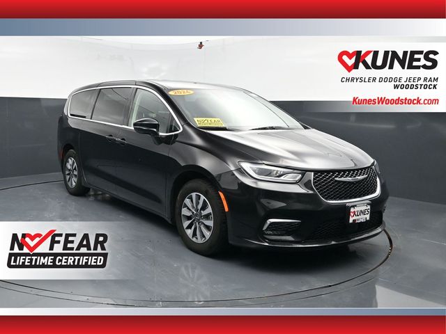 2024 Chrysler Pacifica Hybrid Select PHEV's photo
