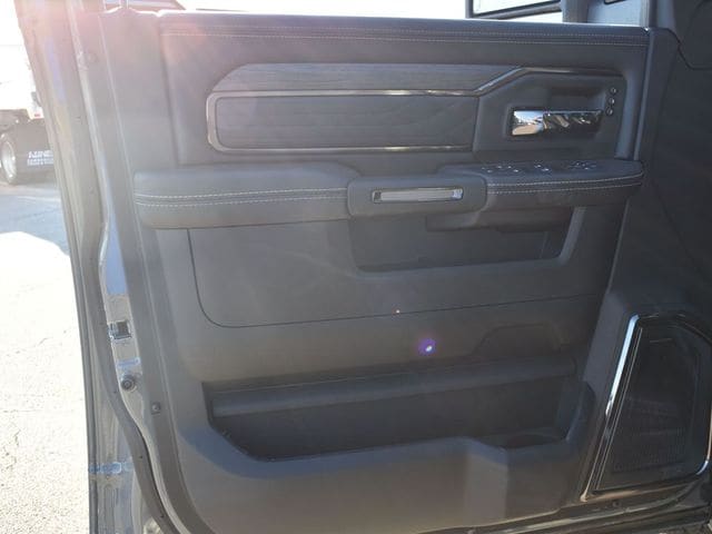 2026 RAM 3500 Limited - Photo 17