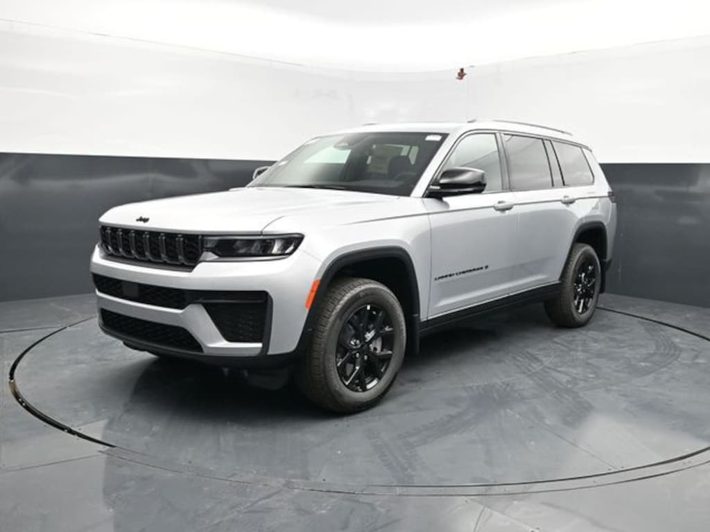 New 2026 Jeep Grand Cherokee Laredo Sport Utility
