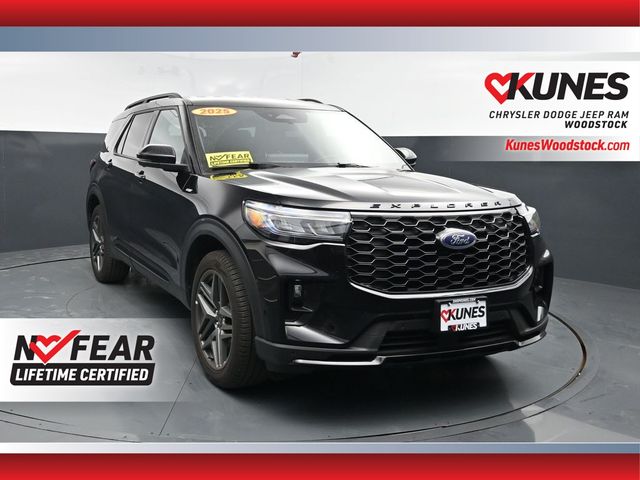 2025 Ford Explorer ST-LINE 4WD (PL535)'s photo