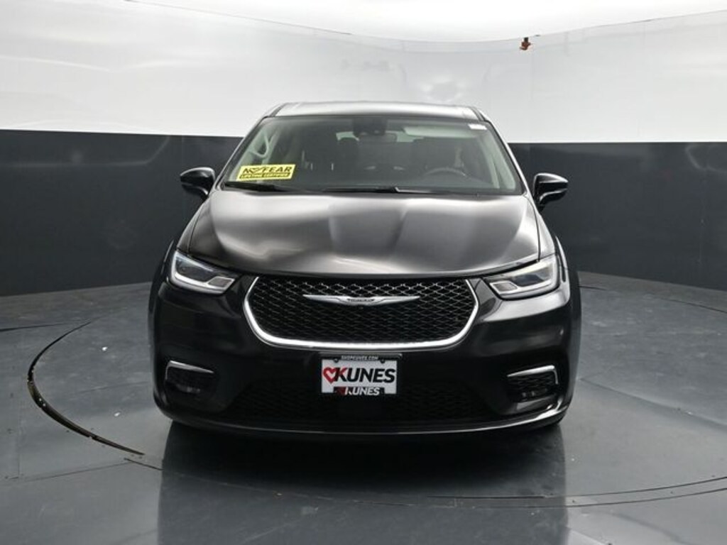 Used 2024 Chrysler Pacifica Touring L Van Passenger Van
