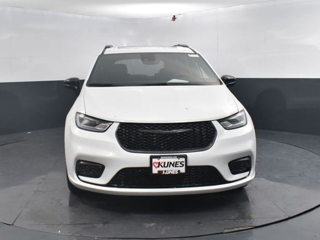 New 2026 Chrysler Pacifica Limited Passenger Van