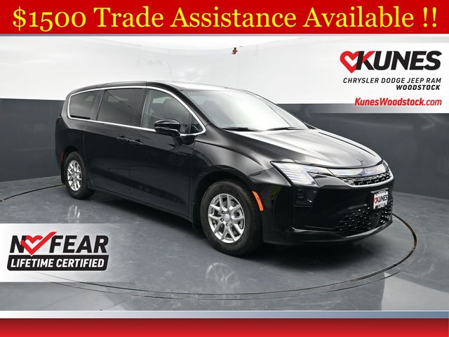 2027 Chrysler Pacifica Select's photo