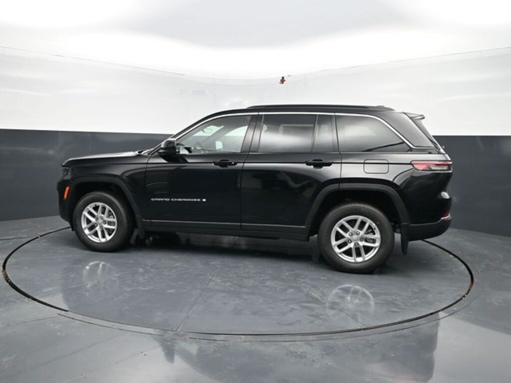 New 2026 Jeep Grand Cherokee Laredo Sport Utility