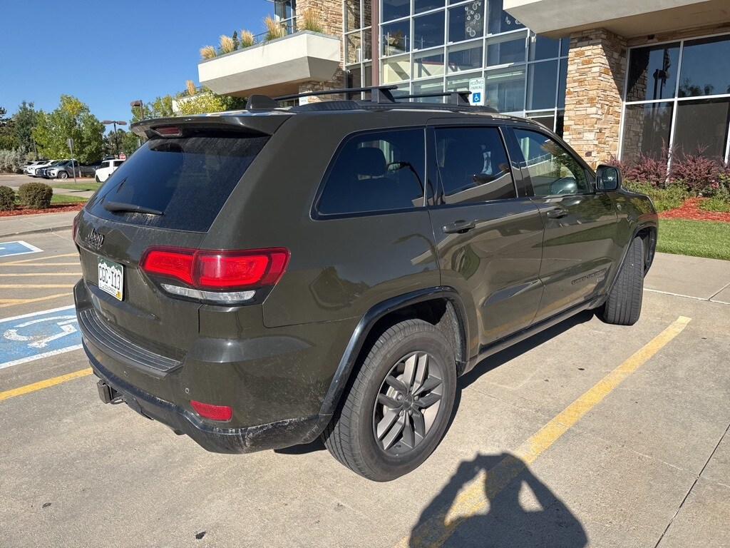 2017 Jeep Grand Cherokee Limited Anniversary Edition photo 2
