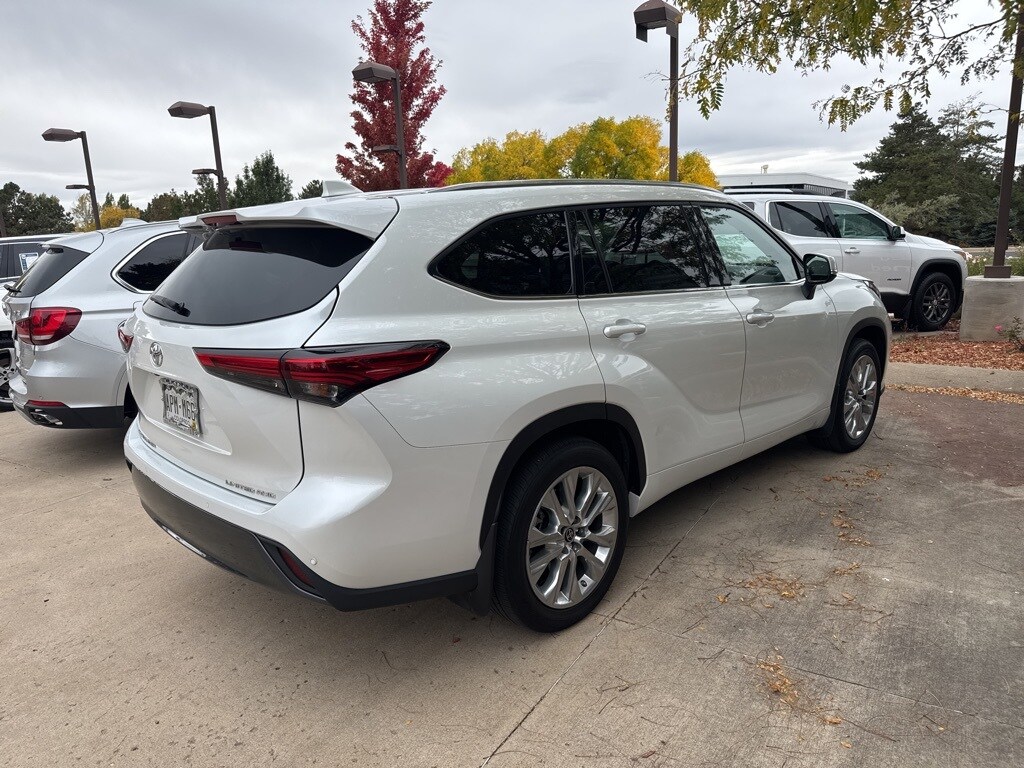 2022 Toyota Highlander Limited photo 3