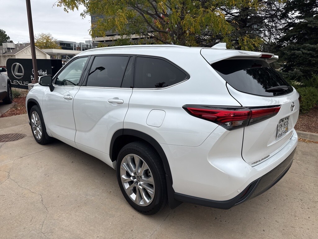 2022 Toyota Highlander Limited photo 4