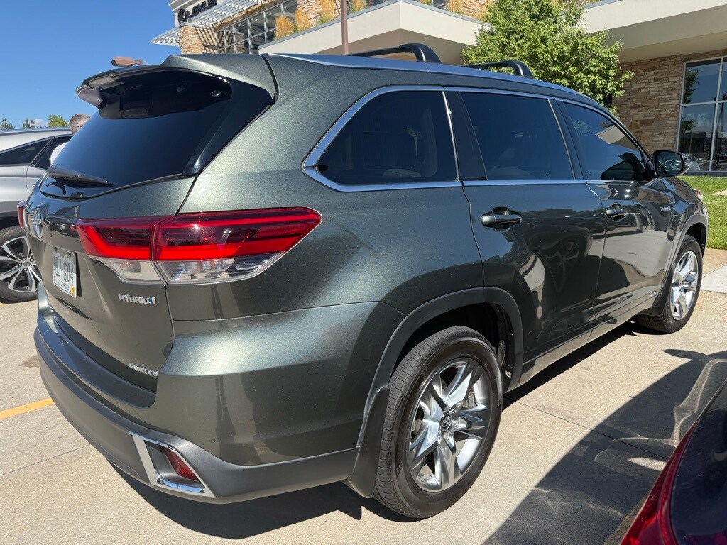 2019 Toyota Highlander Hybrid Limited photo 2