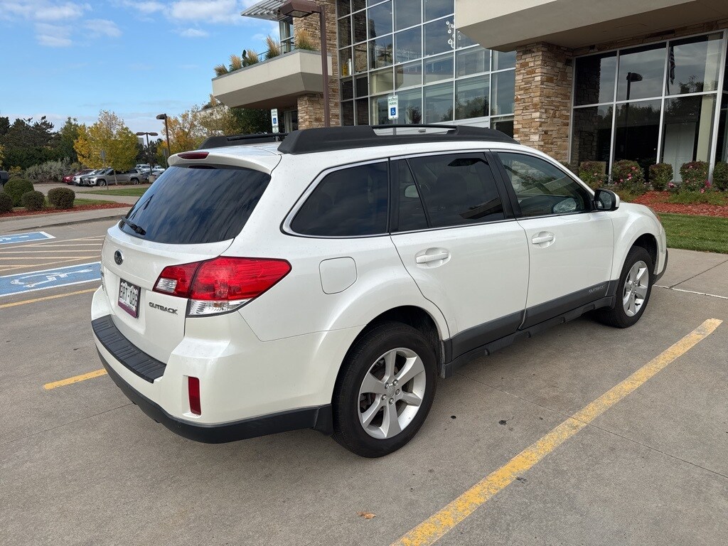 2013 Subaru Outback 2.5i Premium photo 2