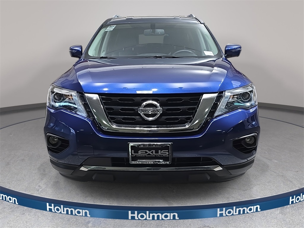 2017 Nissan Pathfinder SL photo 2