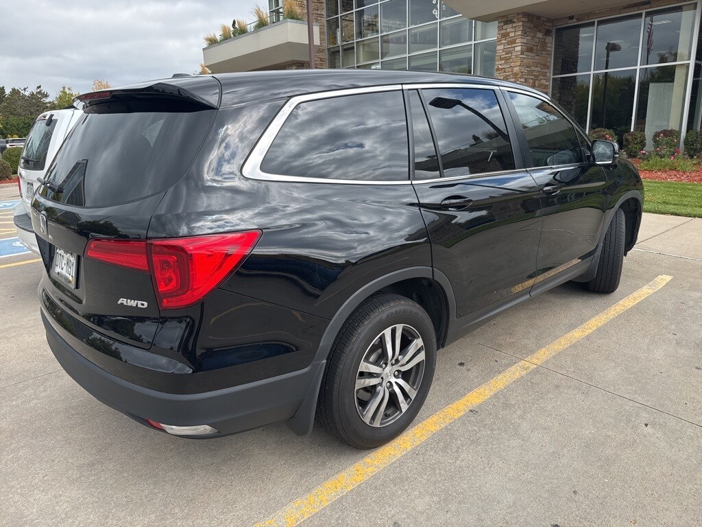 2017 Honda Pilot EX-L photo 3