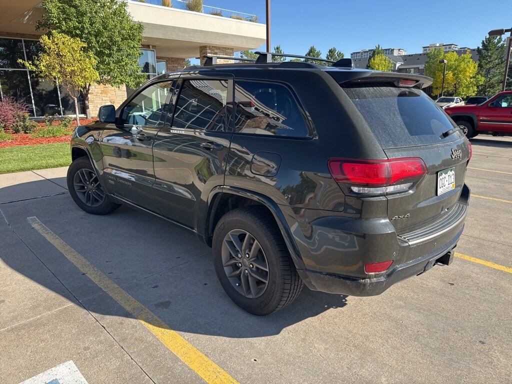 2017 Jeep Grand Cherokee Limited Anniversary Edition photo 3