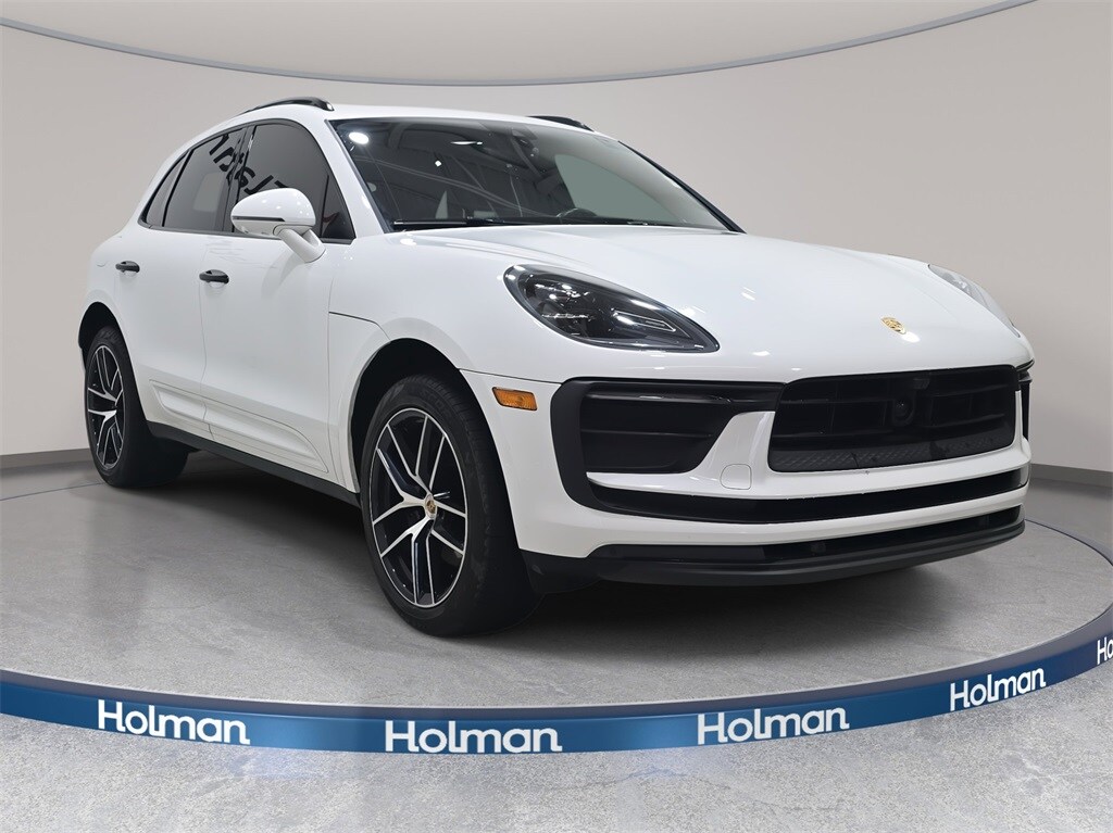 2022 Porsche Macan Base photo 3