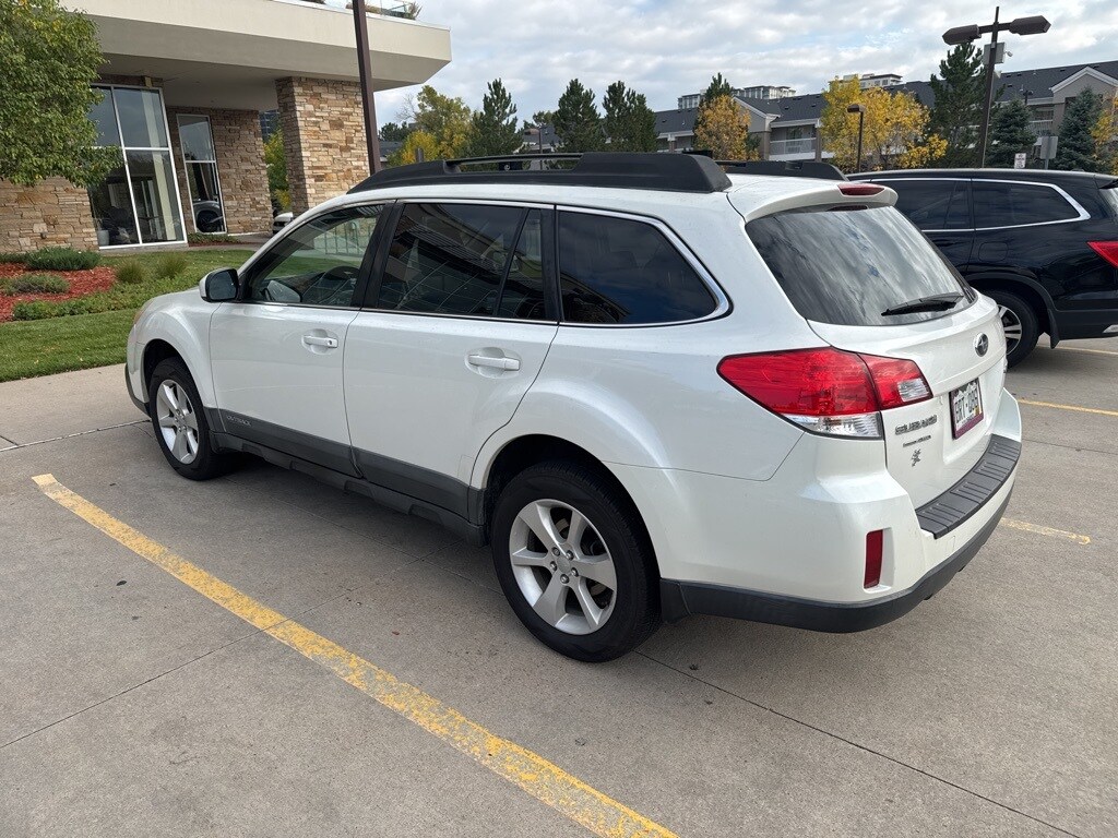 2013 Subaru Outback 2.5i Premium photo 3