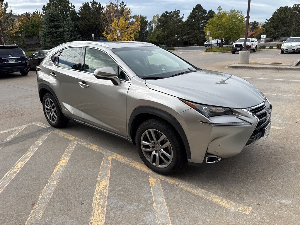 2016 Lexus NX 300h Luxury photo 2