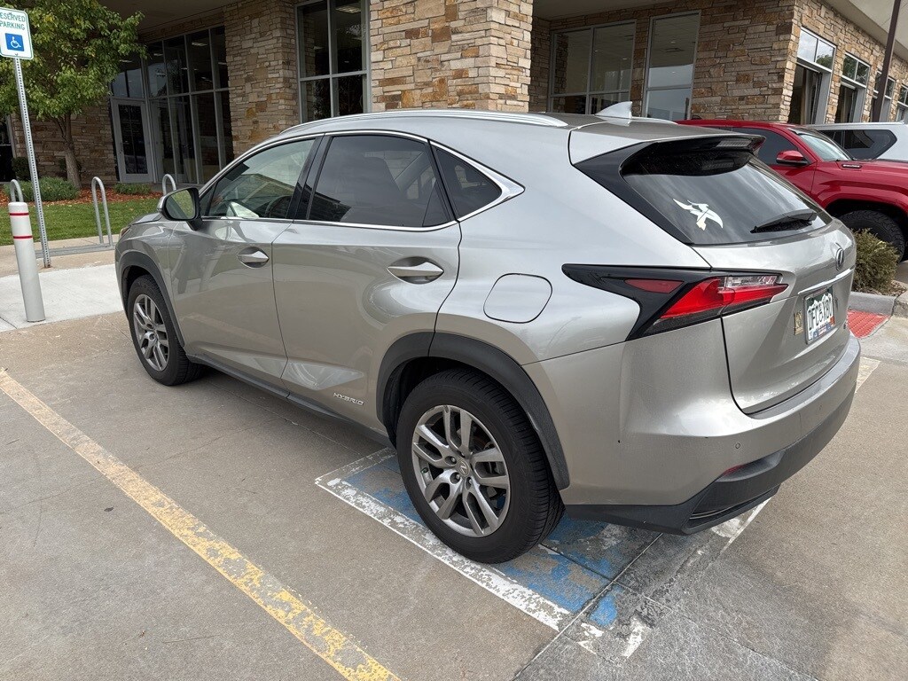 2016 Lexus NX 300h Luxury photo 4