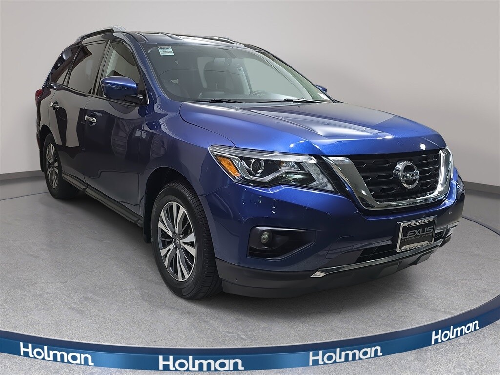 2017 Nissan Pathfinder SL photo 3