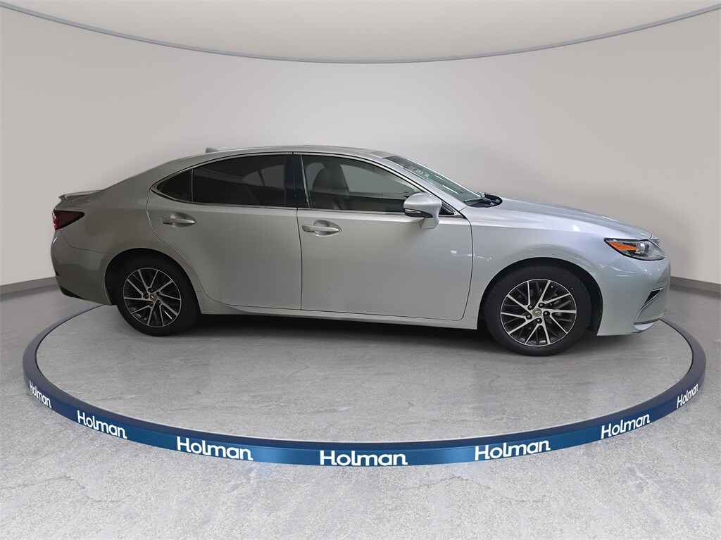 2017 Lexus ES 350 photo 4