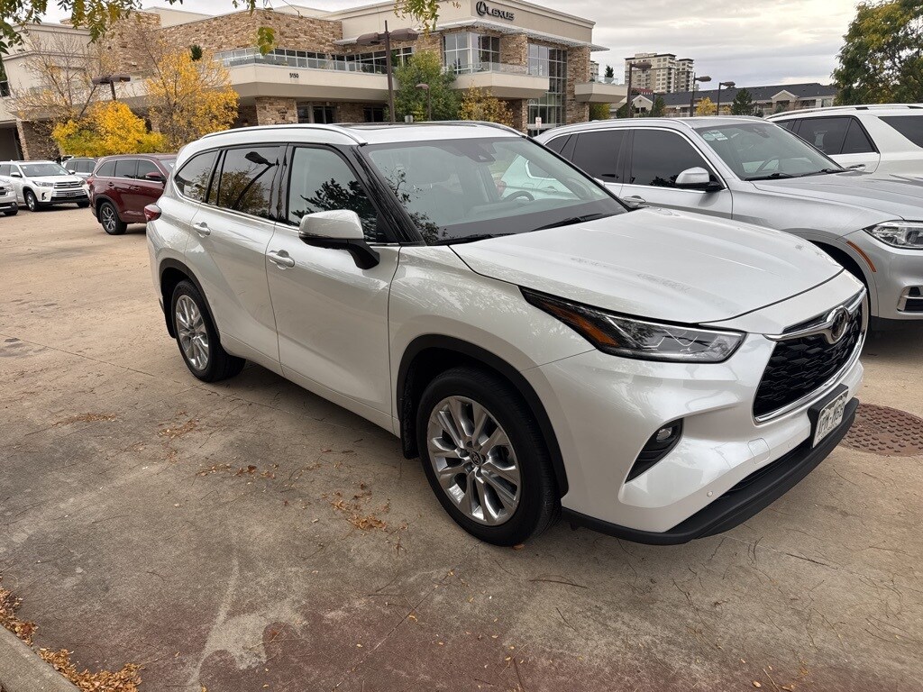 2022 Toyota Highlander Limited photo 2
