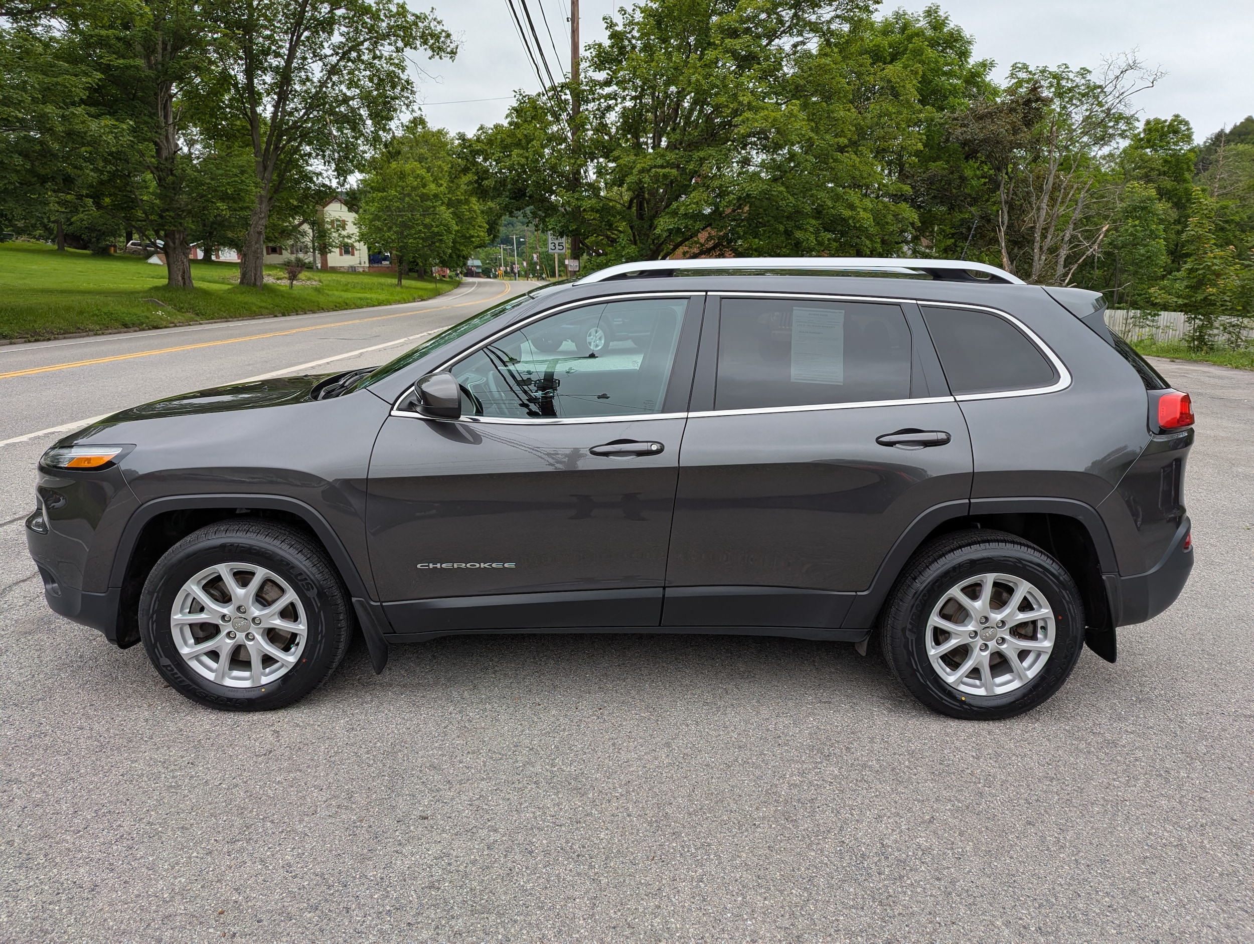 Used 2016 Jeep Cherokee Latitude with VIN 1C4PJMCB1GW225972 for sale in Mahaffey, PA