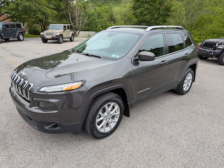 2016 Jeep Cherokee Latitude 4x4 SUV 1C4PJMCB1GW225972