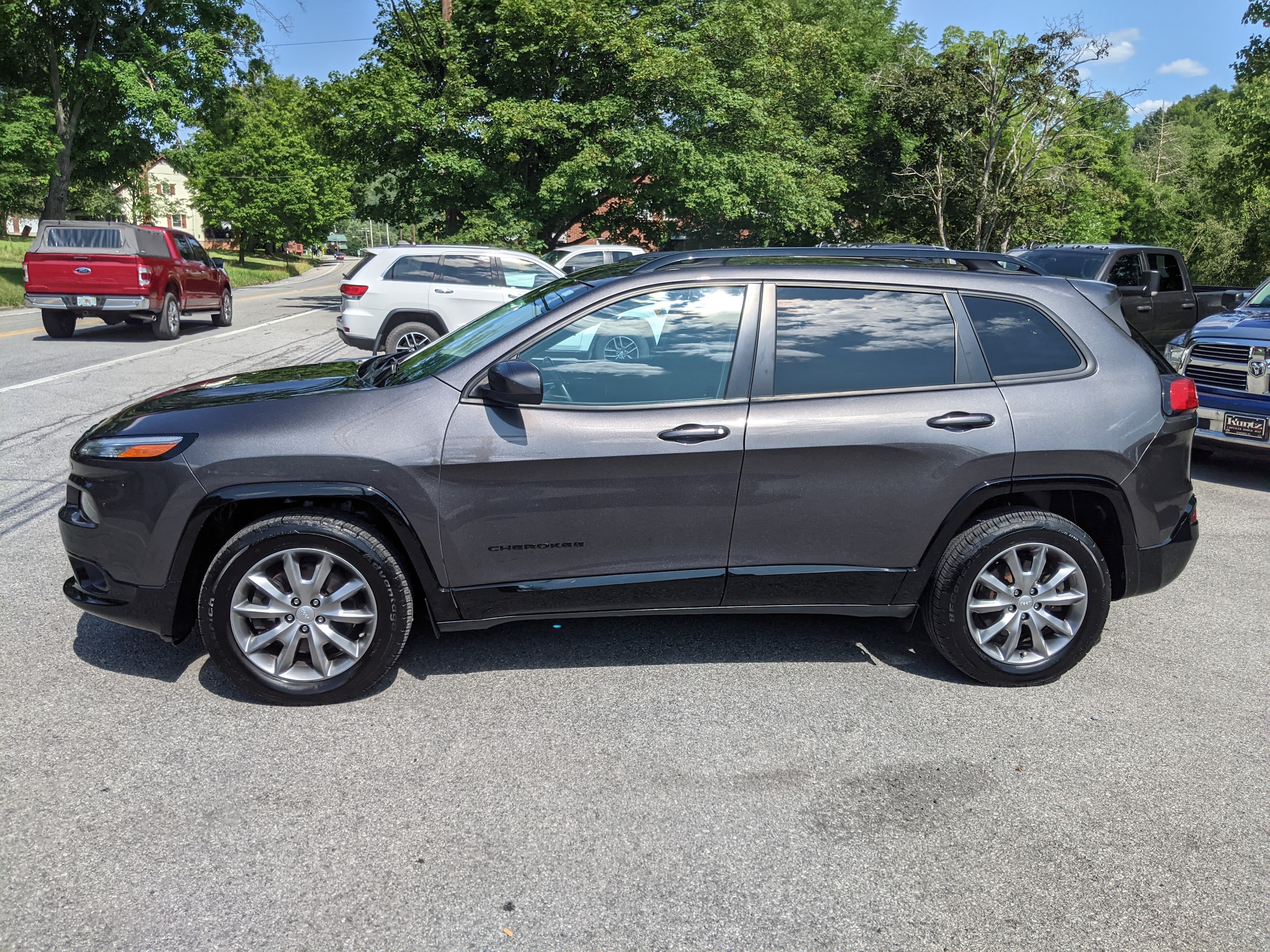 Used 2018 Jeep Cherokee Tech Connect with VIN 1C4PJMCB4JD586888 for sale in Mahaffey, PA