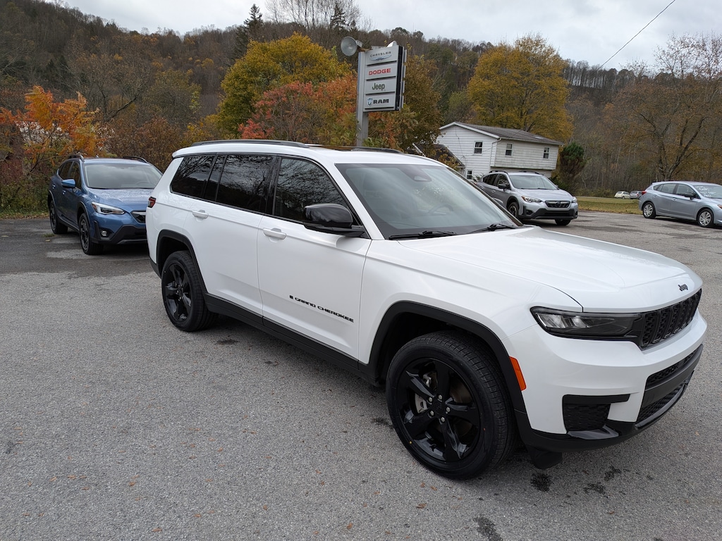 Used 2023 Jeep Grand Cherokee L Altitude 4x4 SUV