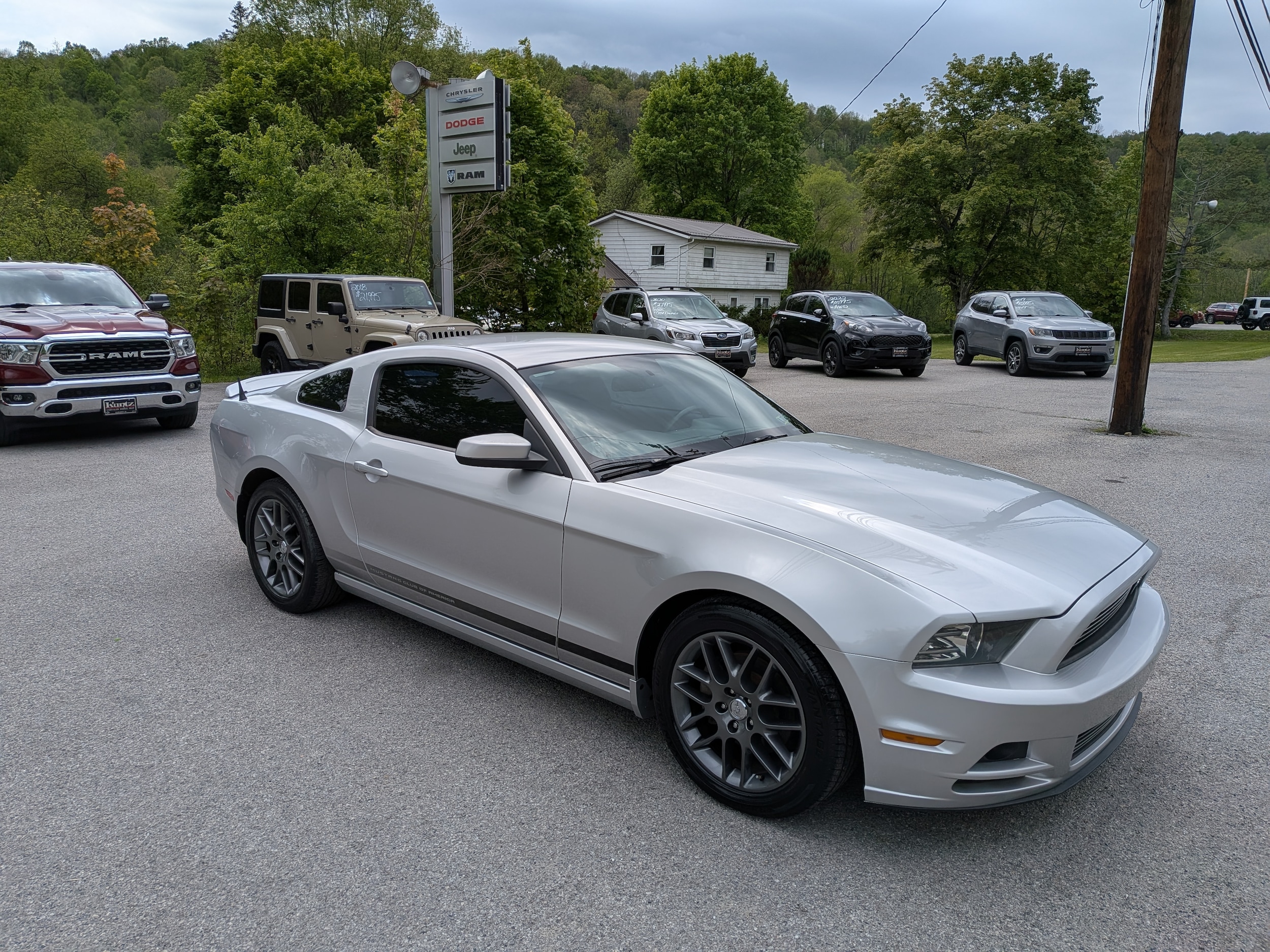 2013 Ford Mustang V6 Premium's photo