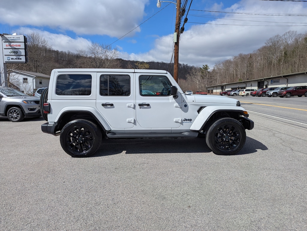 Used 2025 Jeep WRANGLER 4–DOOR SAHARA 4XE SUV