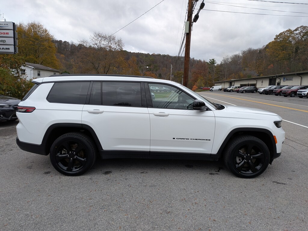 Used 2023 Jeep Grand Cherokee L Altitude 4x4 SUV