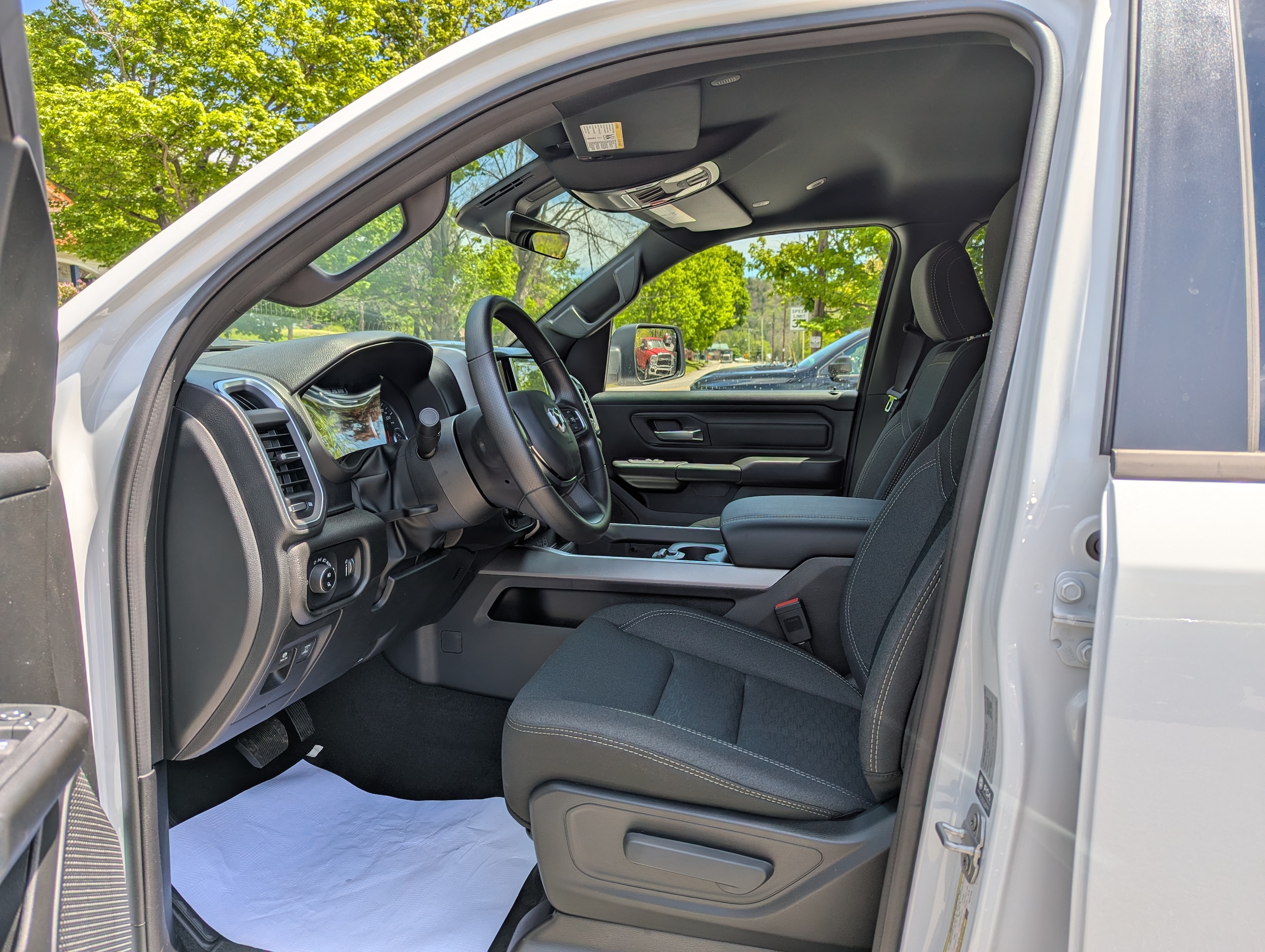 2026 RAM 1500 Express - Photo 9