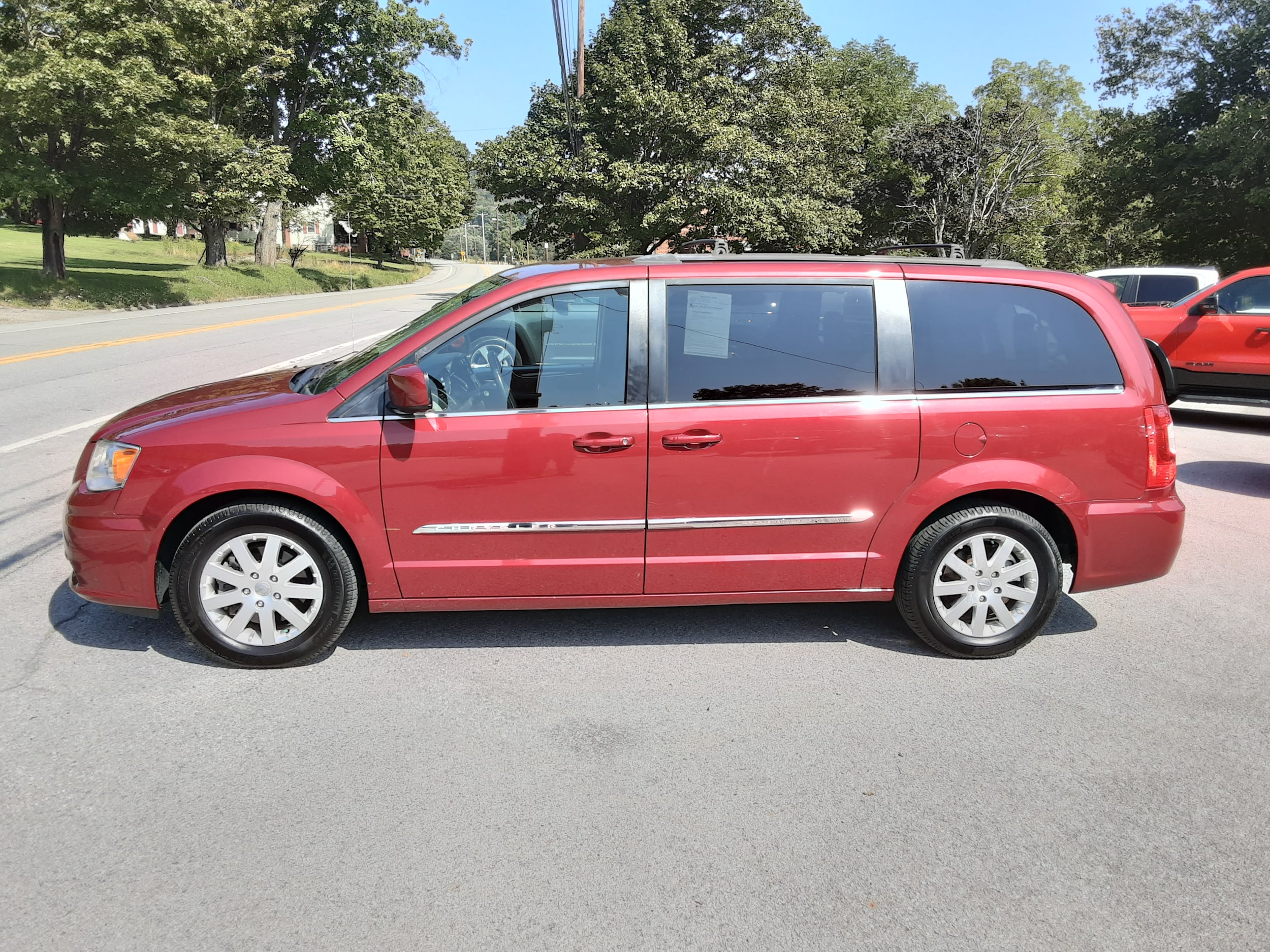 Used 2016 Chrysler Town & Country Touring with VIN 2C4RC1BG2GR213935 for sale in Mahaffey, PA