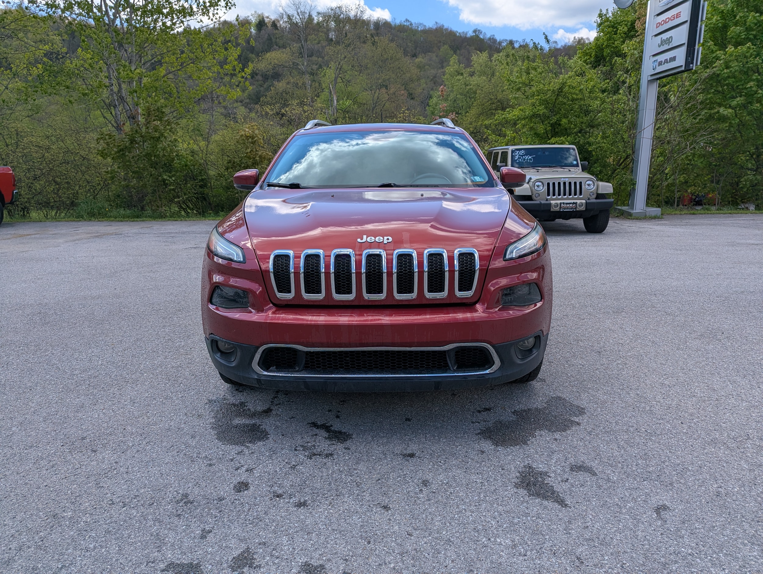 Used 2016 Jeep Cherokee Limited with VIN 1C4PJMDS4GW241162 for sale in Mahaffey, PA