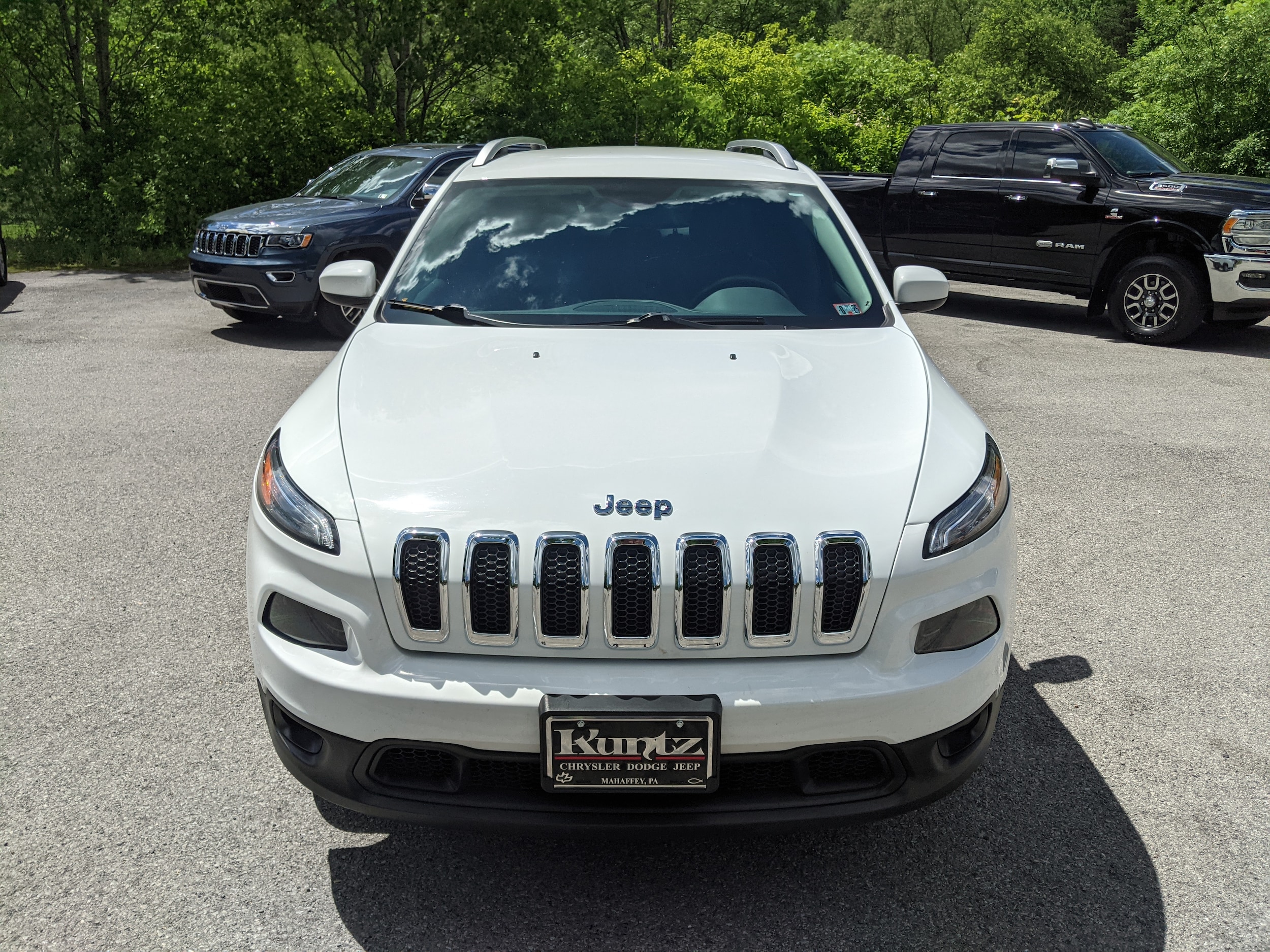 Used 2017 Jeep Cherokee Latitude with VIN 1C4PJMCSXHW625370 for sale in Mahaffey, PA