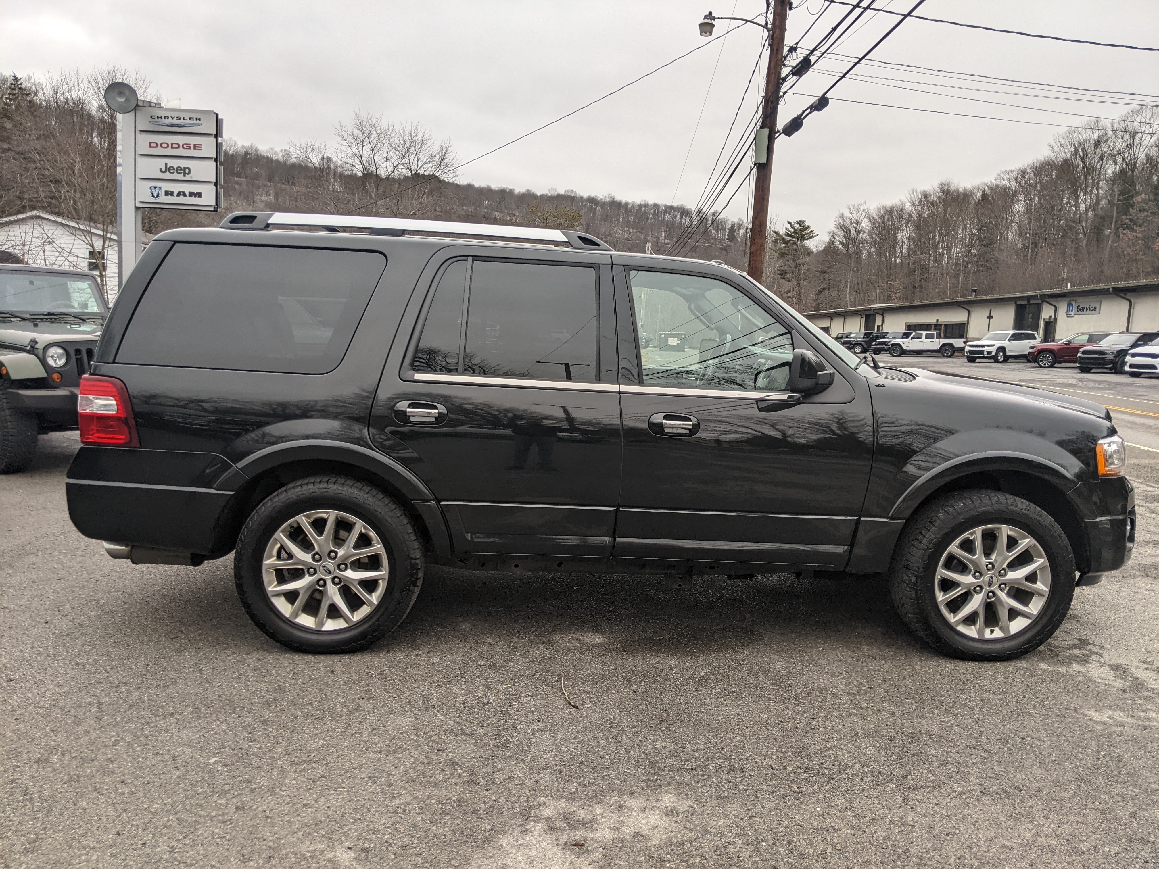 Used 2015 Ford Expedition Limited with VIN 1FMJU2AT9FEF49555 for sale in Mahaffey, PA