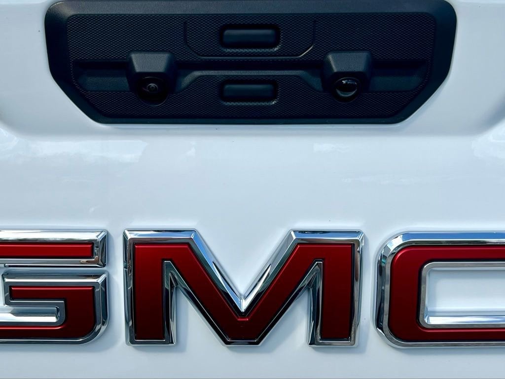 2026 GMC Sierra 1500 AT4X - Photo 11