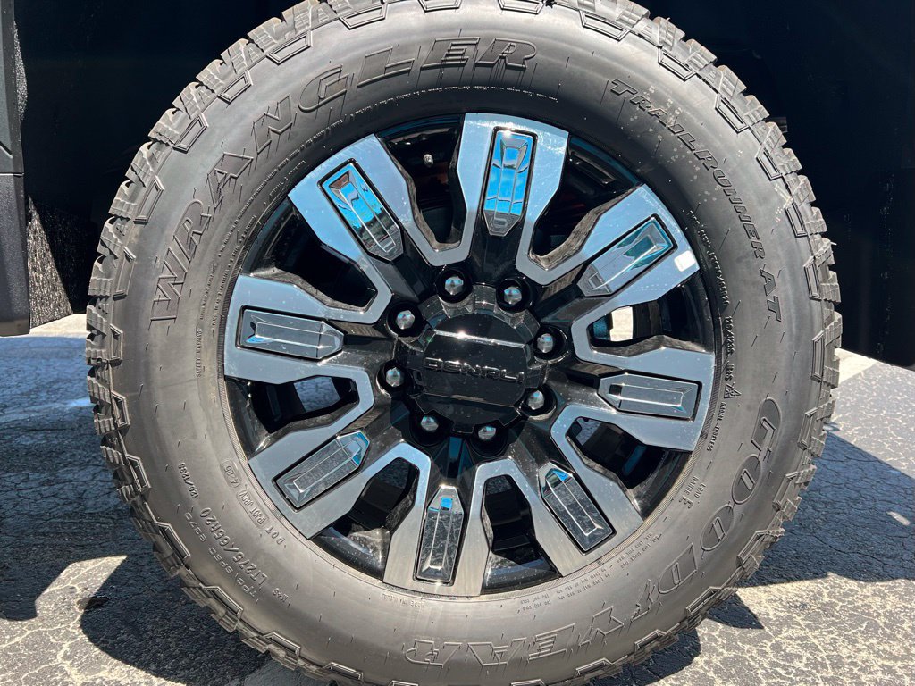 2026 GMC Sierra 3500HD Denali - Photo 9