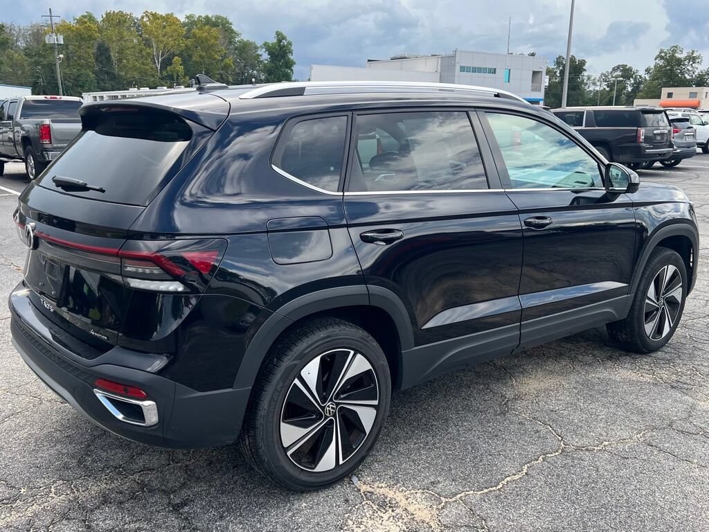 Used 2025 Volkswagen Taos SE
