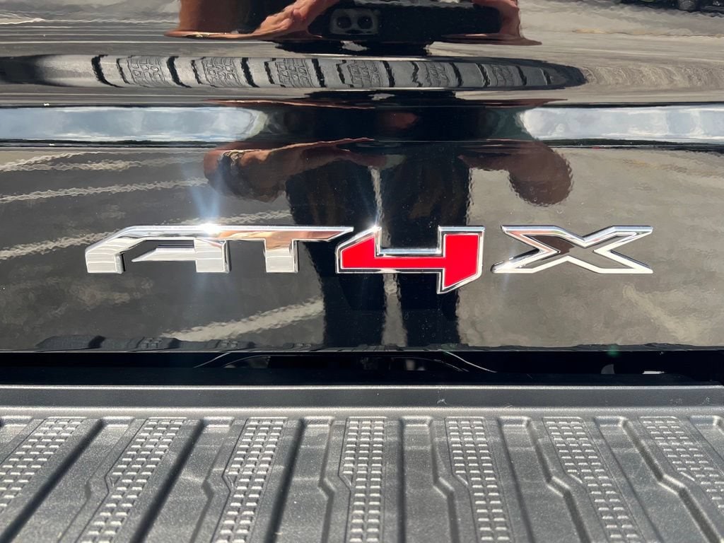 2026 GMC Sierra 1500 AT4X - Photo 9